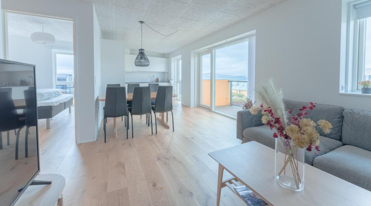New / Stunning Sea View / Light / 3 Br Apartment Torshavn Bagian luar foto
